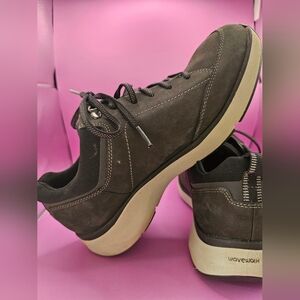 Clarks Women's Wave Walk Leather Sneakers Black Size 9.5W Lace-up Waterproof